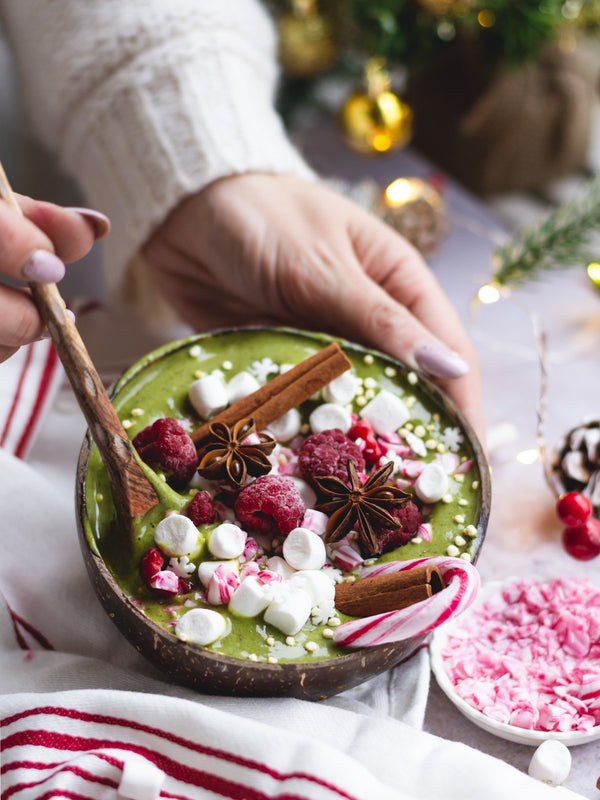 Holiday Matcha Smoothie Bowl | Rawnice